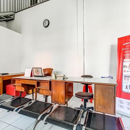 Oyo Life 91374 Asia Stay Semarang Syariah מראה חיצוני תמונה