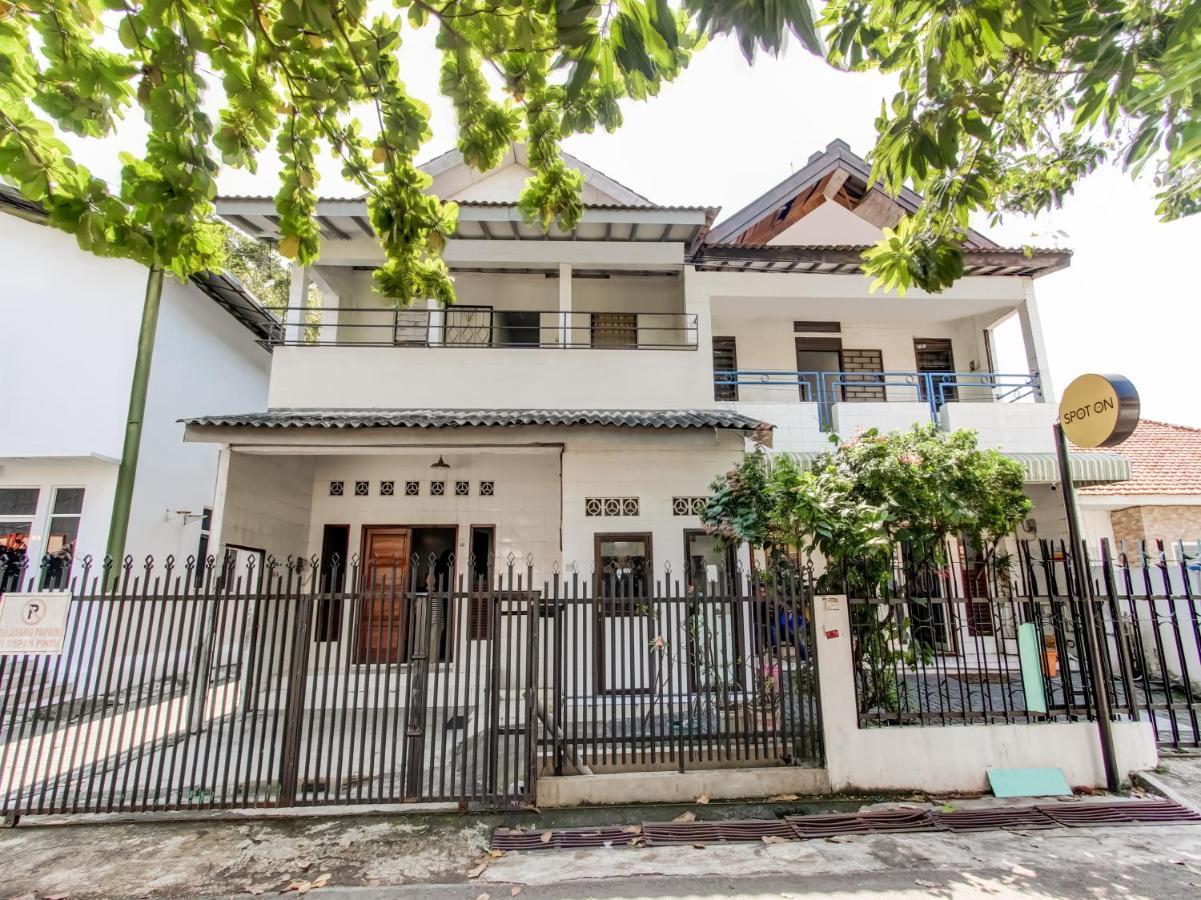 Oyo Life 91374 Asia Stay Semarang Syariah מראה חיצוני תמונה